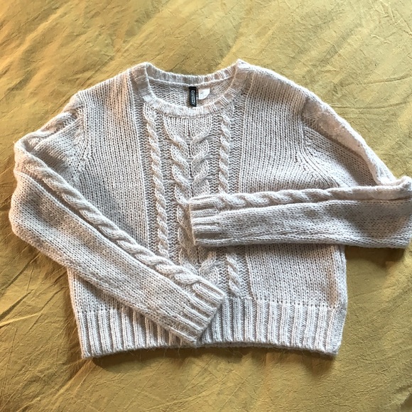 2/$20🍁 H&M DIVIDED Cropped Blush Cable Knit Sweater - Picture 1 of 5